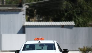 Волгоградцев предупредили об аферистах, обманывающих пользователей такси