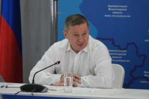 Путин наградил волгоградского губернатора орденом «За заслуги перед Отечеством»