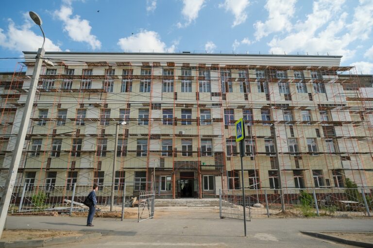 В Волгоградской области до конца 2025 года отремонтируют 58 школ