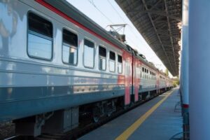Движение шести поездов, следовавших через Волгоград, приостановили