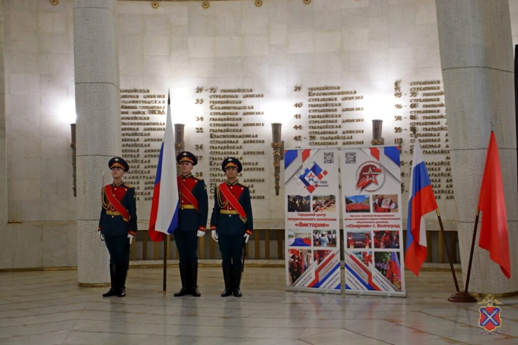 В День России 40 юным волгоградцам вручили их первые паспорта