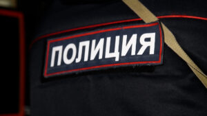 Задержанного за мошенничество оренбуржца доставили в Волгоградскую область