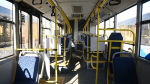 В Волгоградской области при столкновении легковушки с автобусом пострадал пассажир