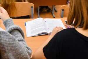 Волгоградские выпускники сдают ЕГЭ по биологии, географии и английскому языку