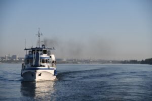 В зону СВО из города-спутника Волгограда доставили 14-метровый катер