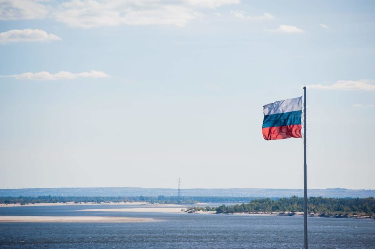 В Волгограде в честь Дня России провели патриотическую акцию