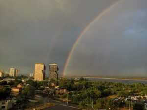Волгоградцы поделились фото двойной радуги после сильного ливня